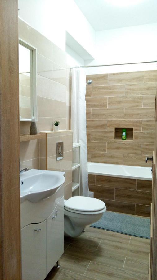 Loli Apartman Miskolc Exterior foto